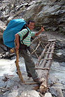 Small wooden bridge on Annapurna Round