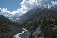 River and mountains en route to Manang
